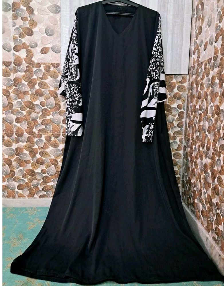 Black &amp; White Sleeve Abaya