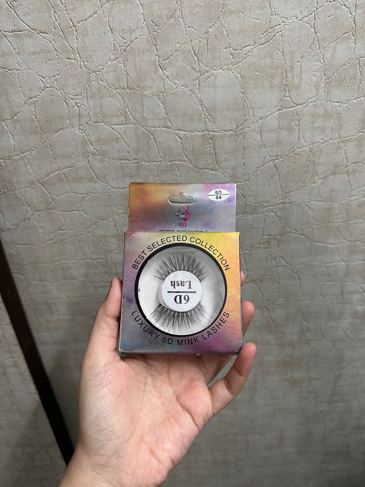 Brand New Eyelashes With Glue