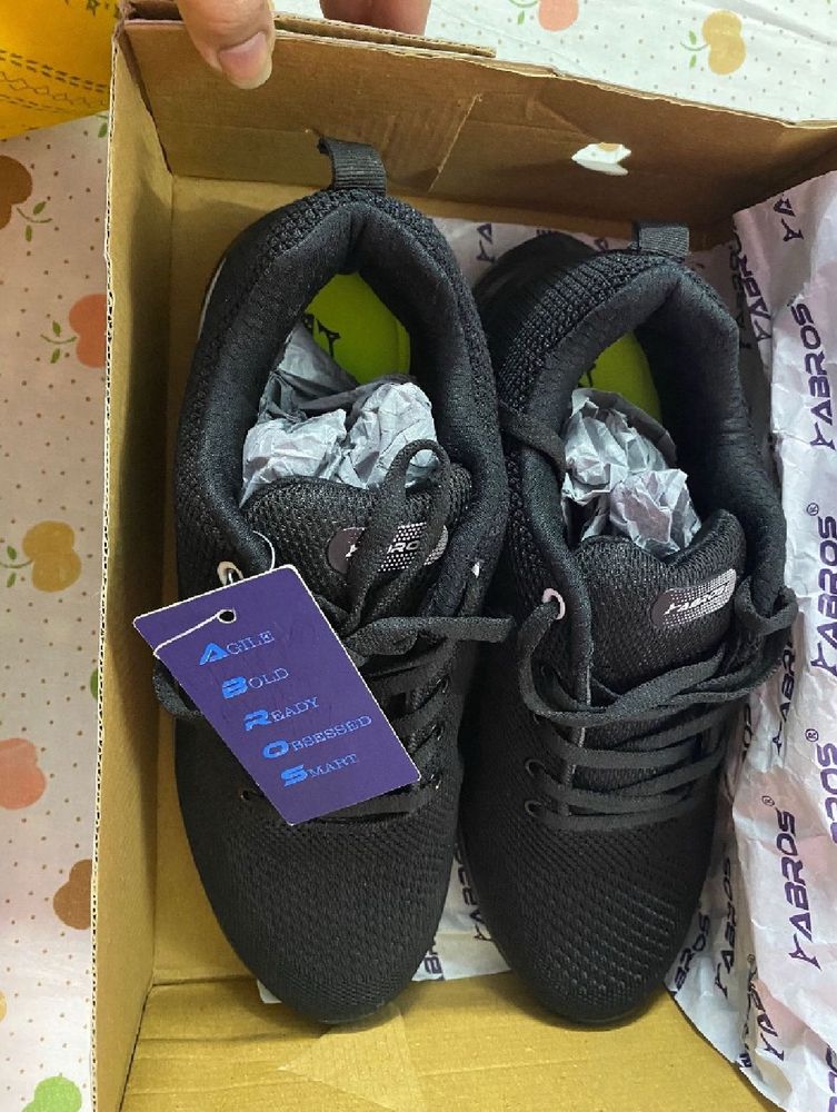 Aeros Black Lace-Up Sneakers