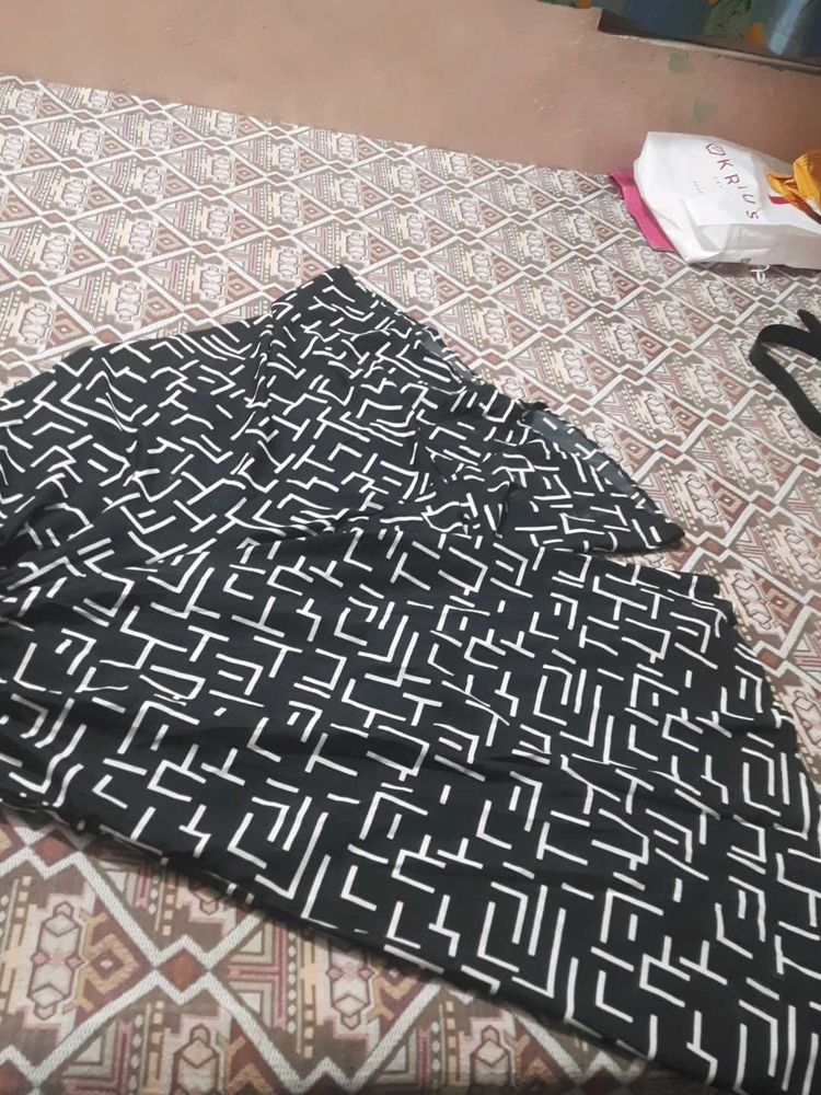 Stylish Black &amp; White Printed Palazzo Pants