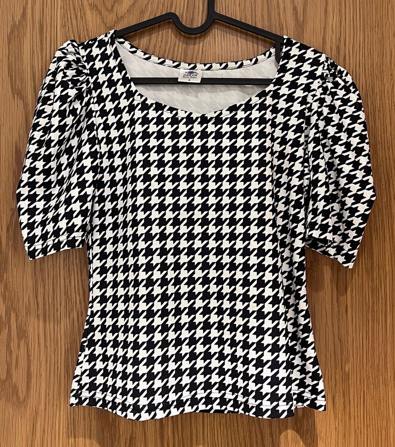 Houndstooth Puff Sleeve Top
