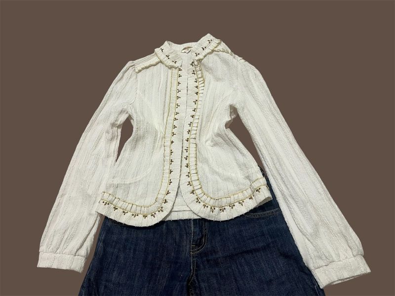 White waist coat