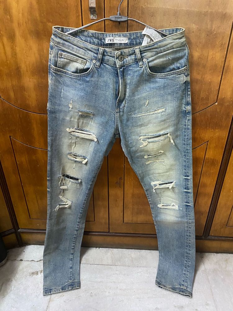 Zara Light Wash Distressed Jeans 31 inches waist
