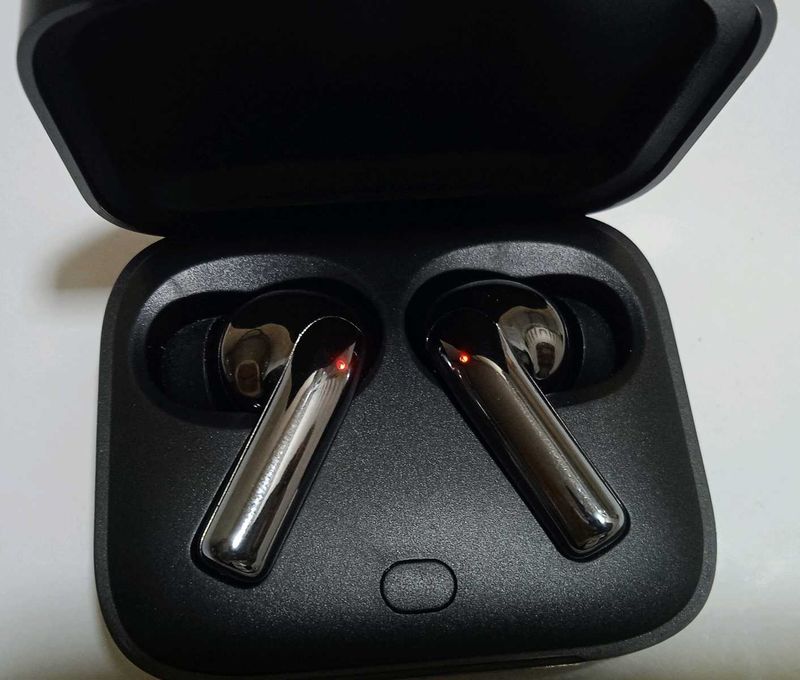 Sleek Wireless Earbuds with Charging Case