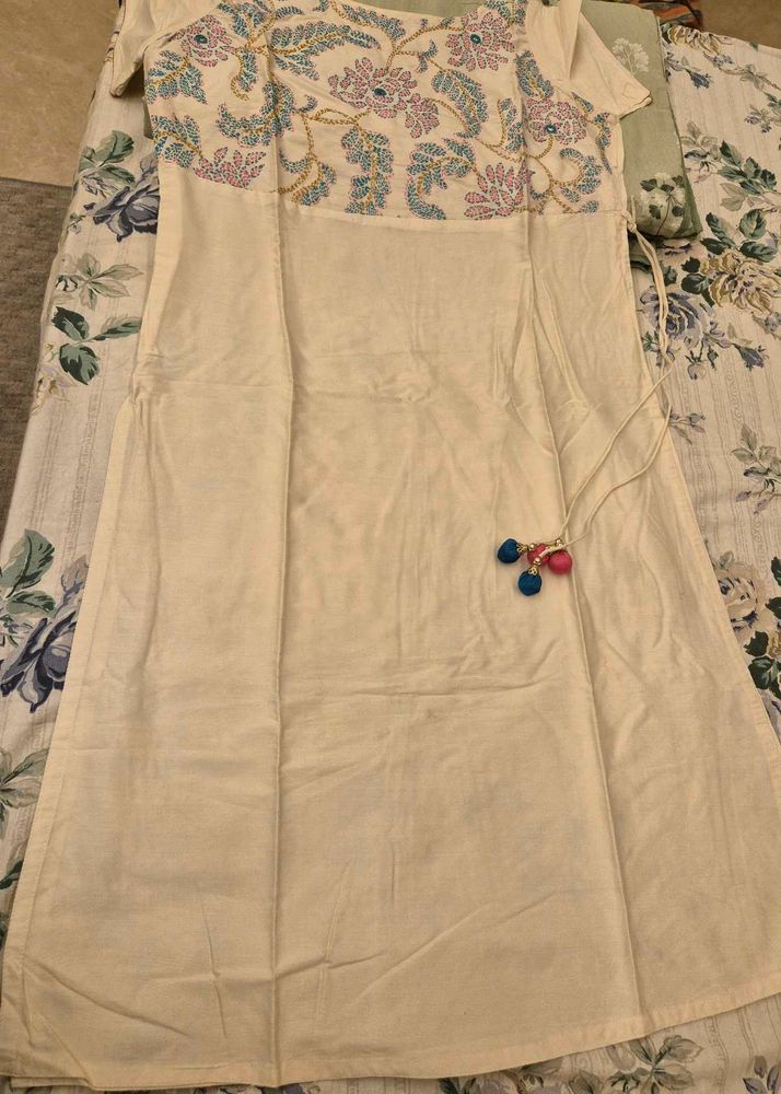 Off white silk Kurta with Floral Embroidery