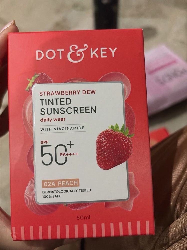 DOT &amp; KEY Strawberry Tinted Sunscreen SPF 50