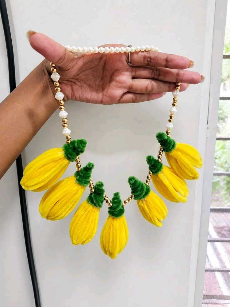Yellow Floral Beaded Necklace