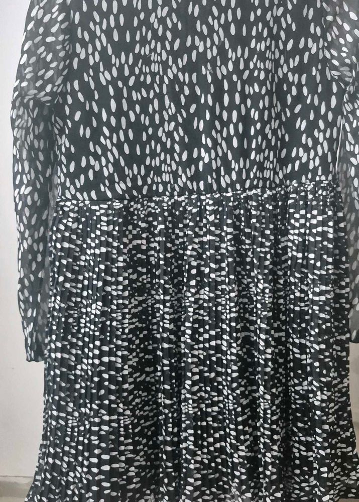 Chic Black &amp; White Print Dress
