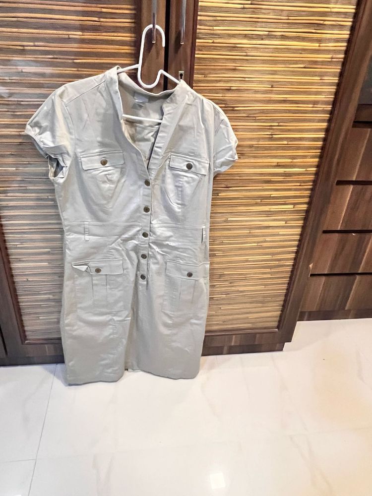 Stylish Button-Up HnM Cargo Dress