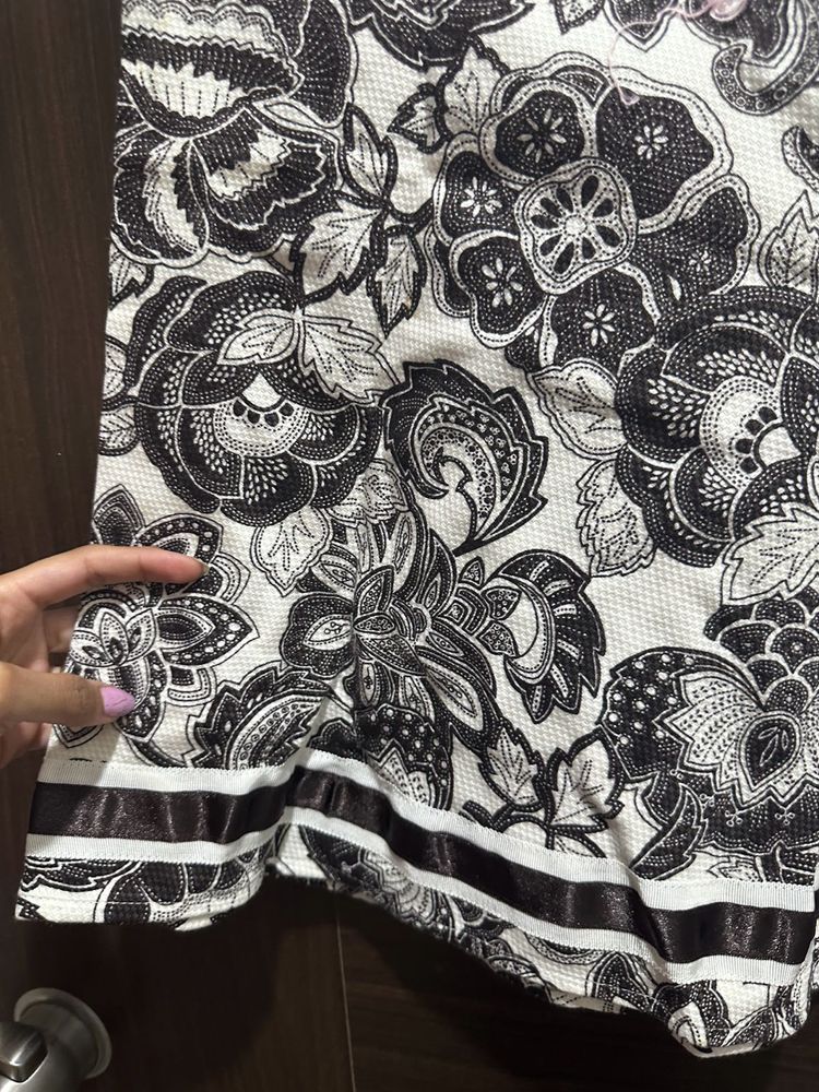 Floral Black And white Printed Skirt
