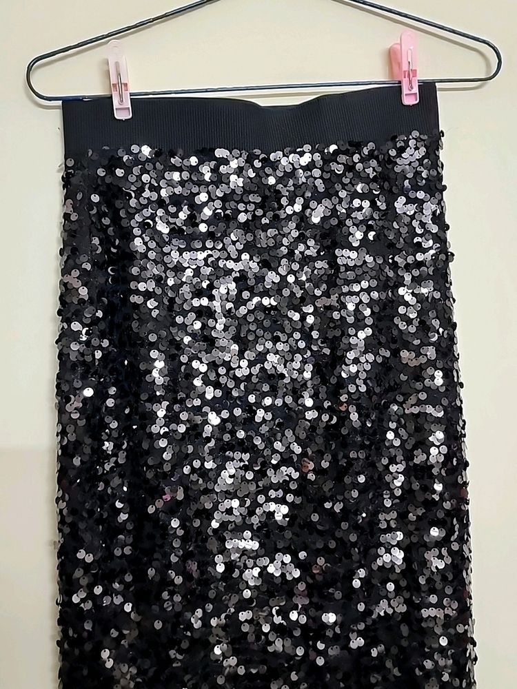 🆕H&amp;M Skirt With Sequins