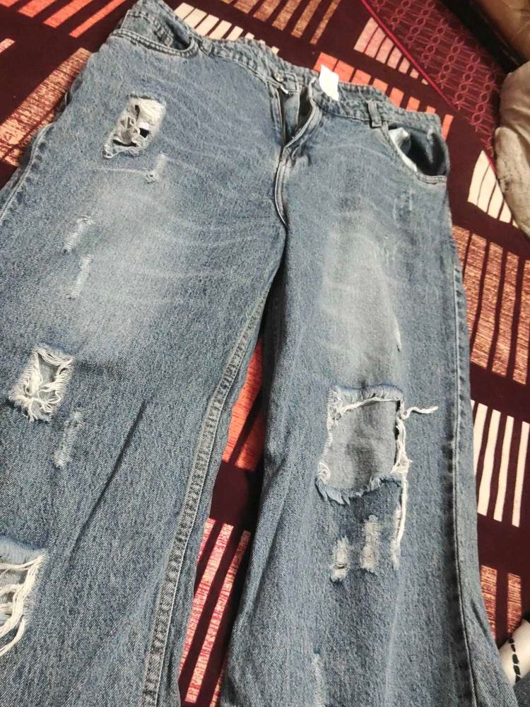 Distressed Wide Leg Jeans combo