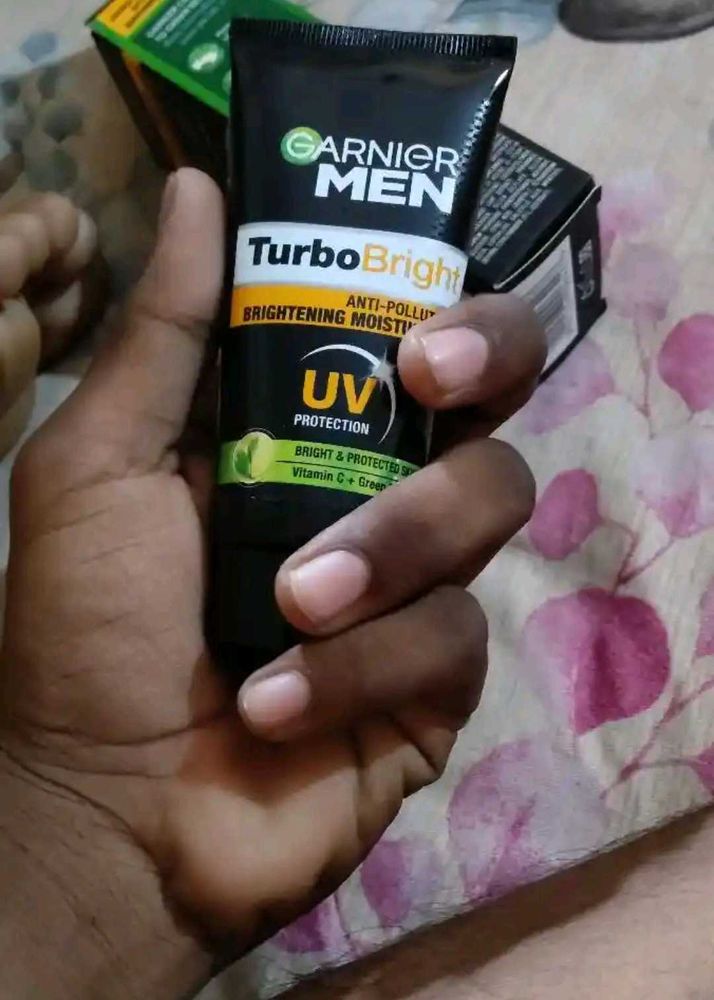 Garnier Men Power White Moisturiser