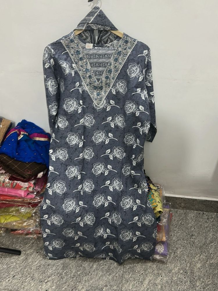 Elegant Rose Print Kurta with Hood