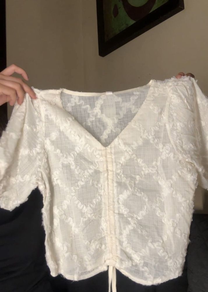 Chic White Textured V-Neck Top