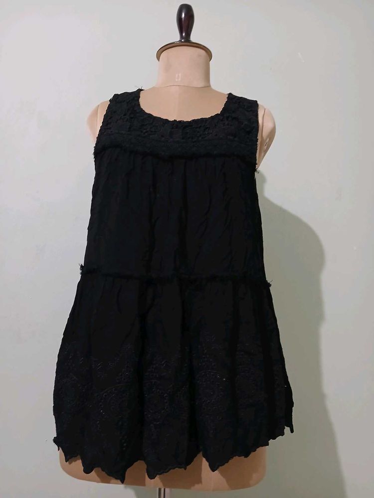 Black Embroidered Sleeveless Kurta