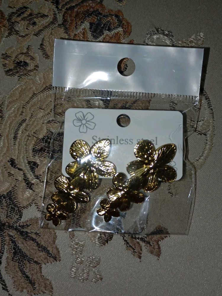 Gold Flower Dangle Earrings