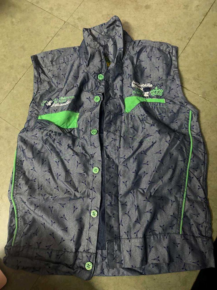 Stylish Sleeveless Men's Shirt