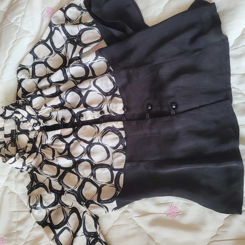 Stylish Black &amp; White Patterned Top