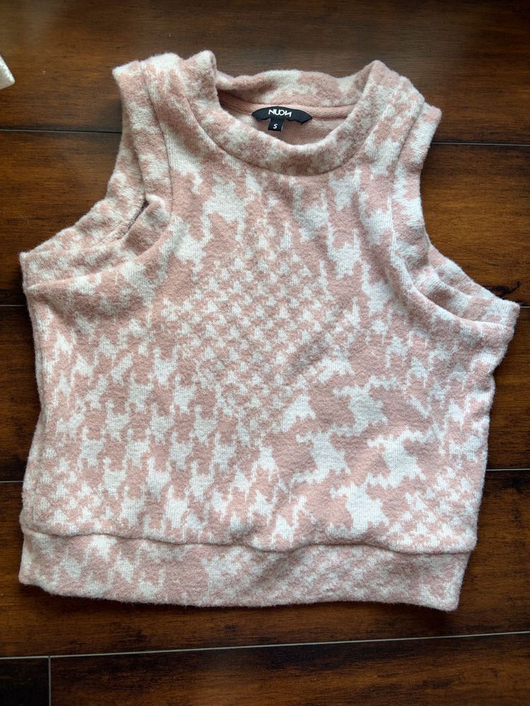 Sleeveless Peach Top size S