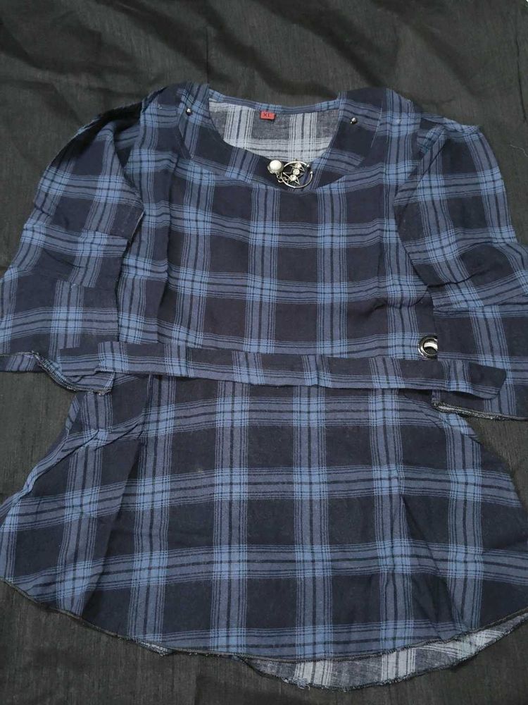 Blue Plaid Shorts top with Brooch XL