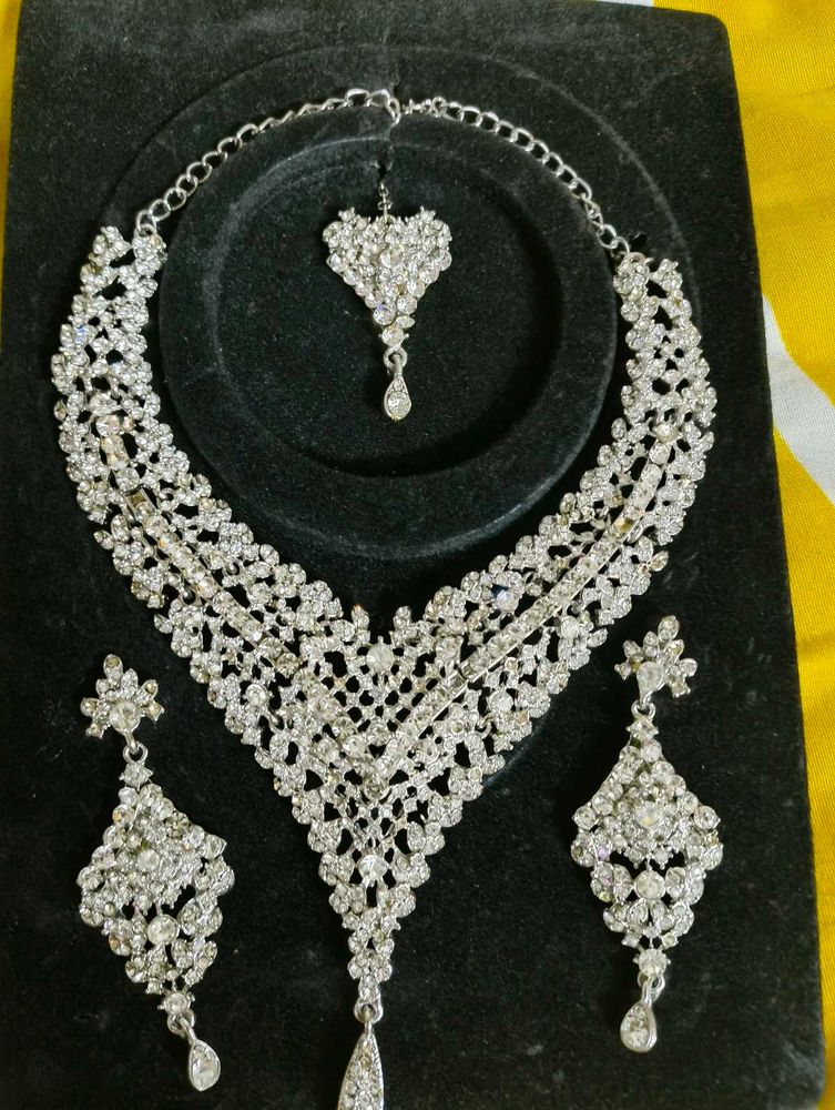 Stunning Rhinestone Jewellery Set