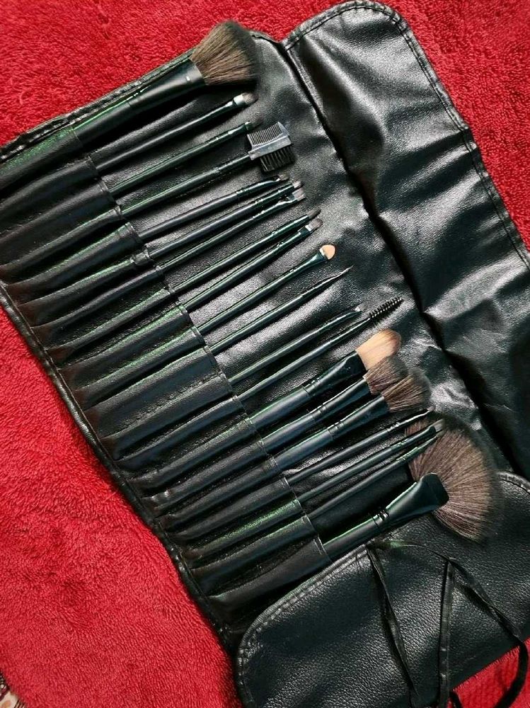 Professional Makeup Brush Set with Case