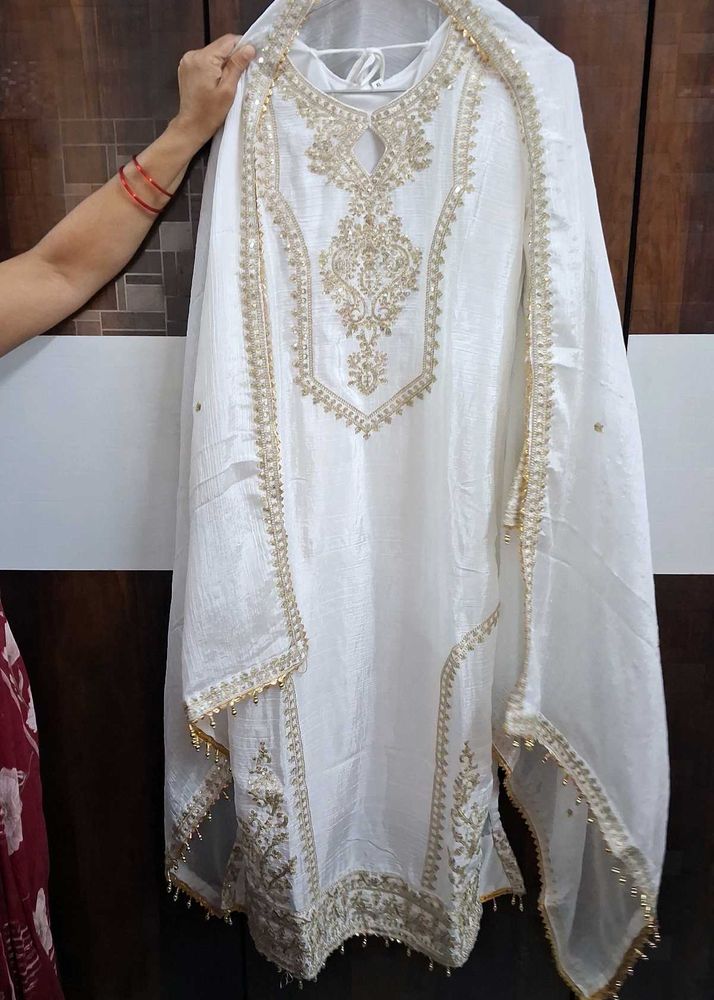 Pakistani White Kurta Set Gold embroidery
