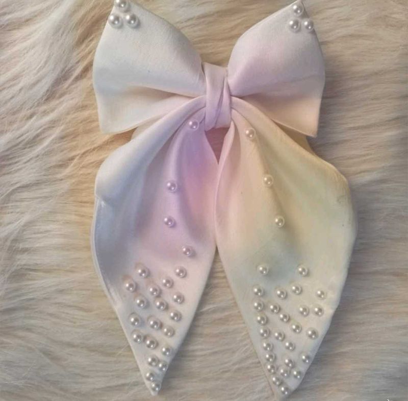 Pearl Embellished Bow Hair Clip