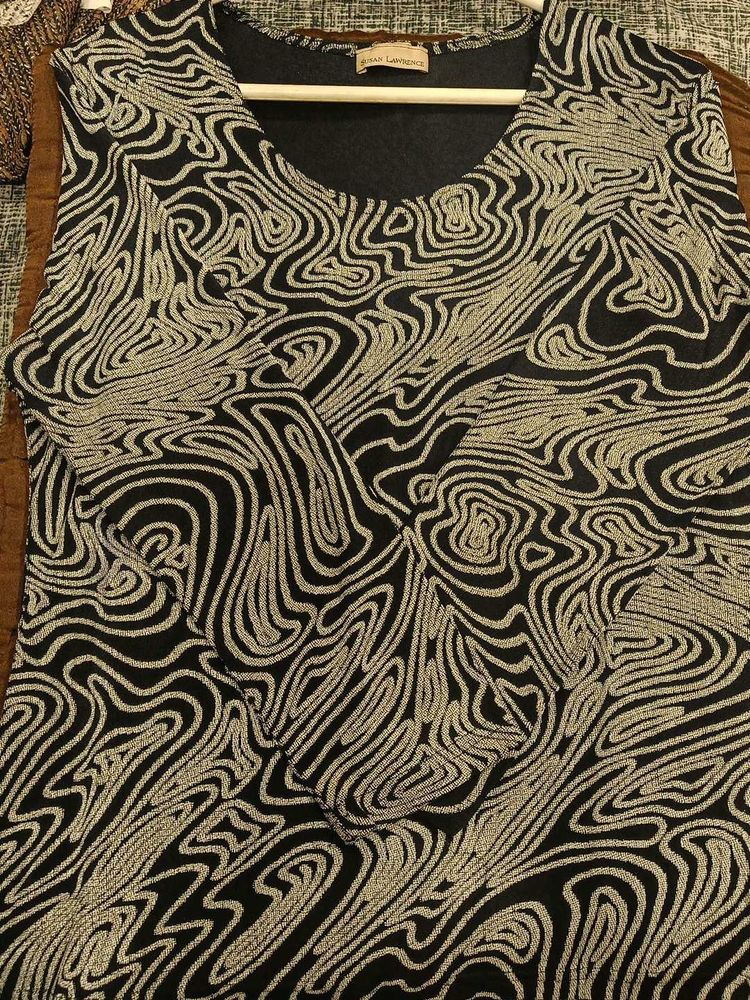 Unique Swirl Print Sleeveless Top