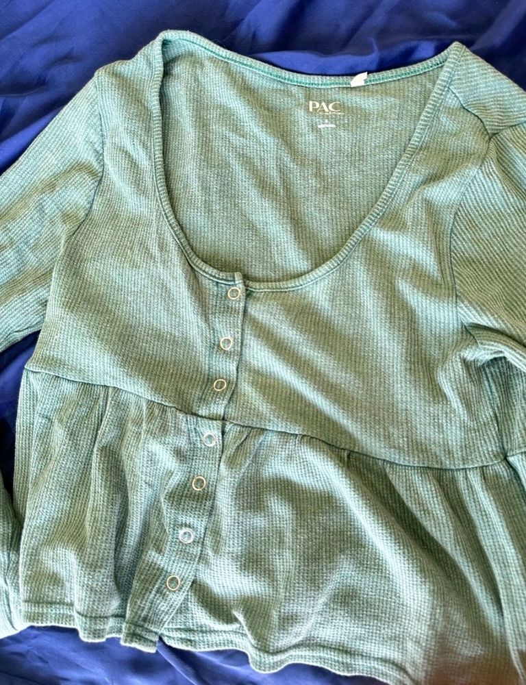 Long Sleeves Green Top