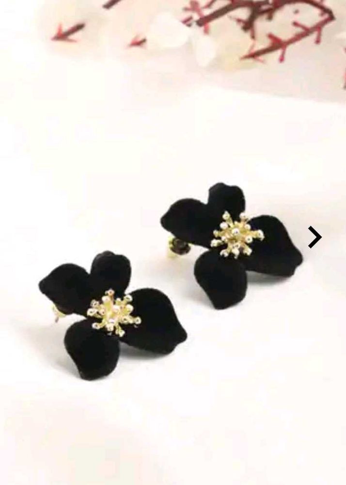 Elegant Black Flower Stud Earrings