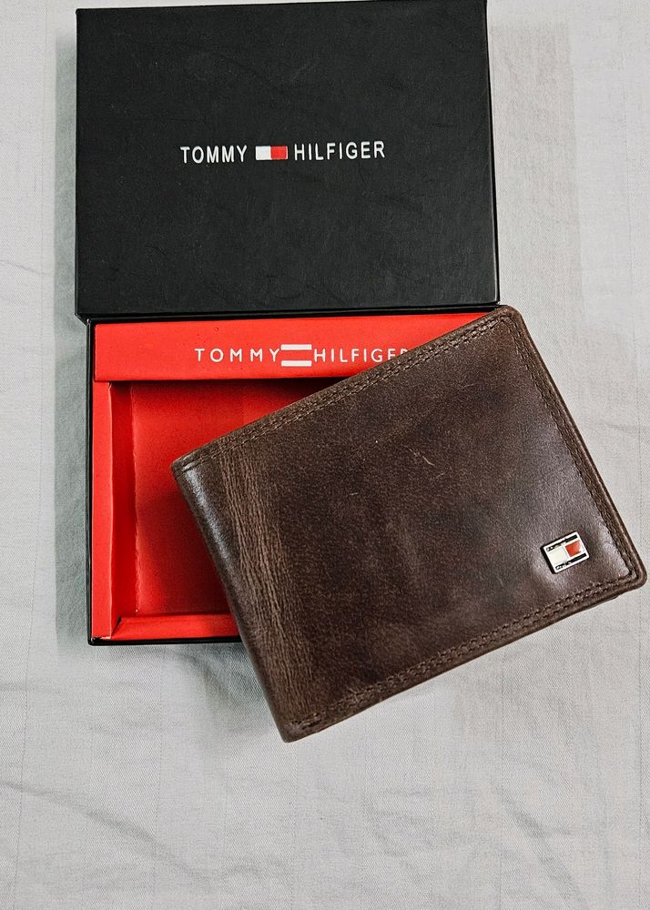 TOMMY HILFIGER METAL LOGO WALLET COFFEE CRUNCH