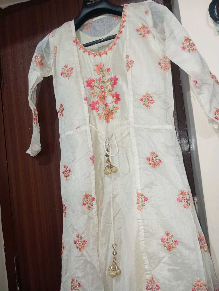 Elegant White Embroidered Kurta Set