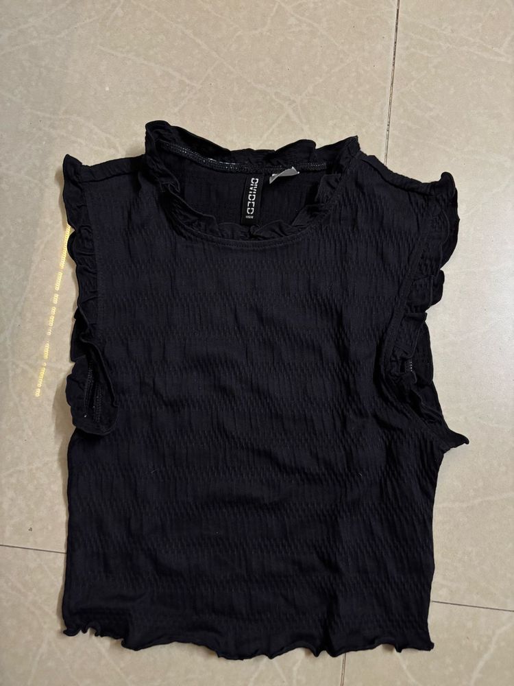H&amp;M Black Textured Ruffle Crop Top