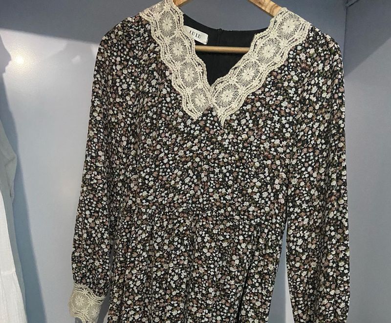 vintage style lace trim dress