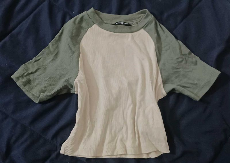 beige and green fitted tee | S