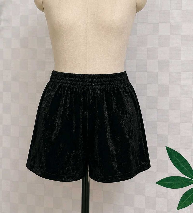 (1000)Black Velvet Shorts