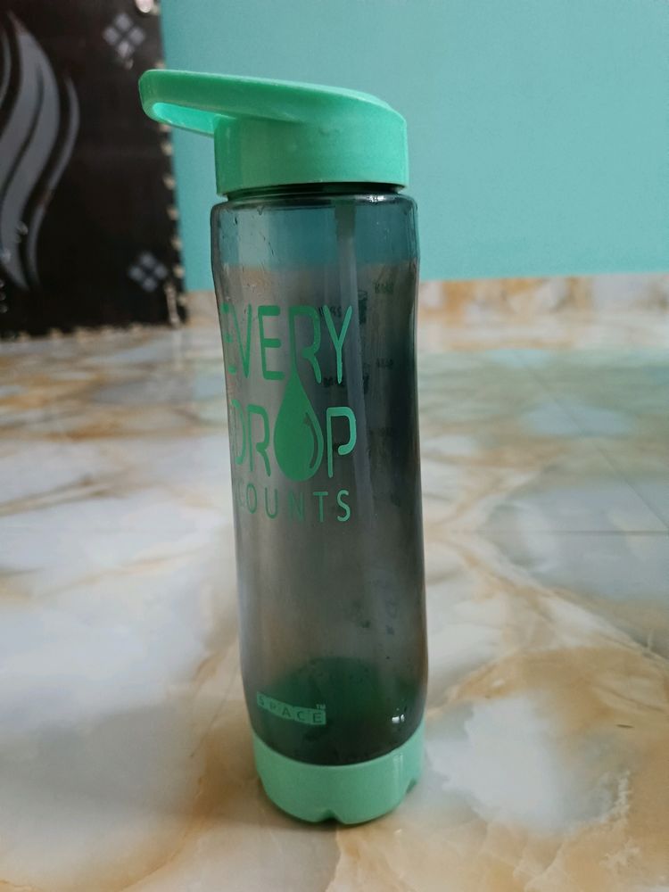 Im Selling A Sipper Water Bottle