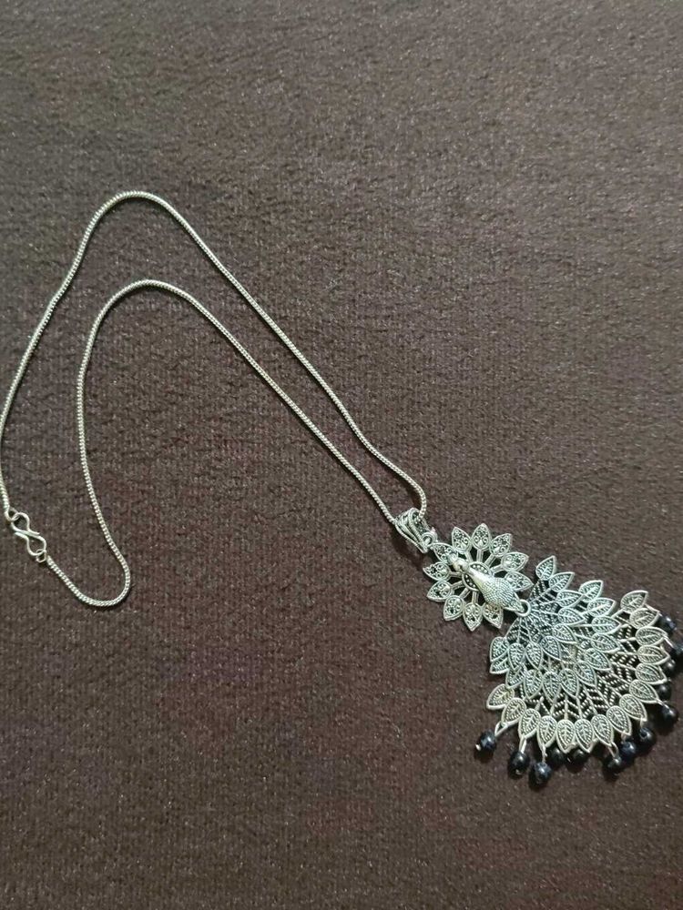 Silver Tone Necklace