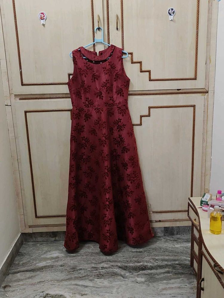 Elegant Burgundy Floral Maxi Dress