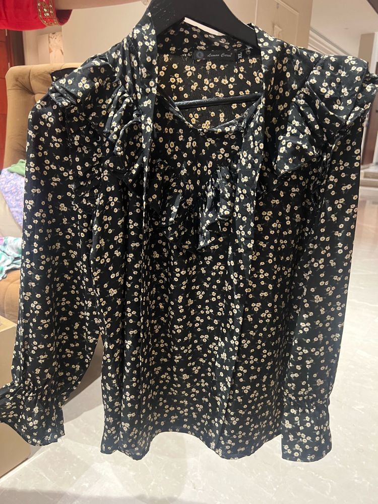 Chic Floral Print Ruffle Blouse