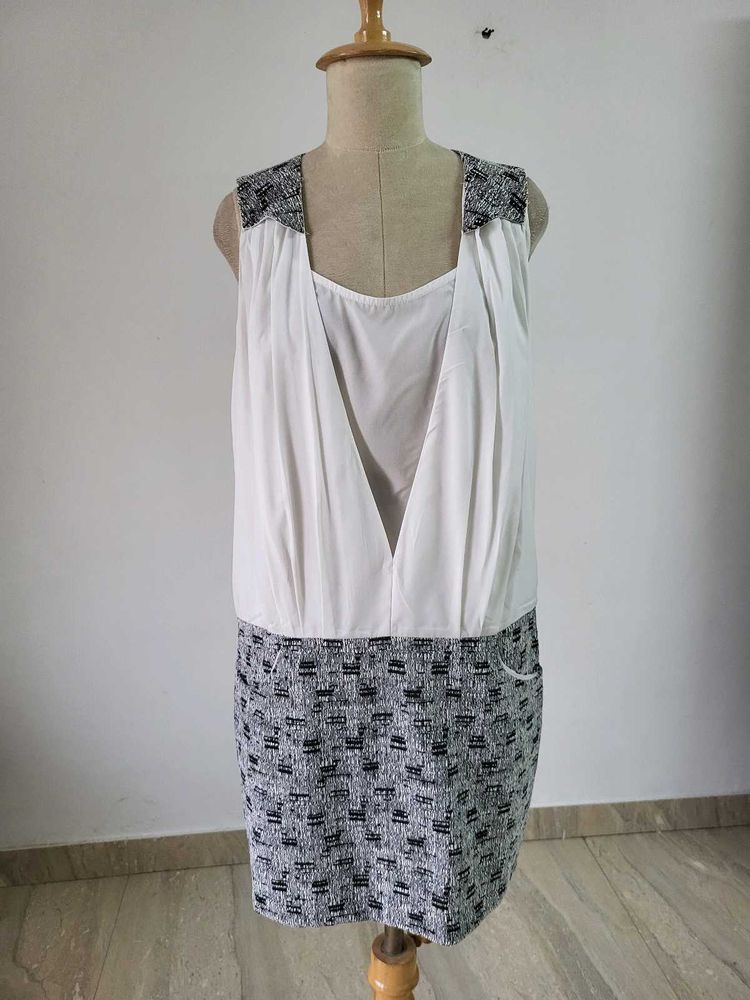 Chic Sleeveless Dress Length 34 Inches