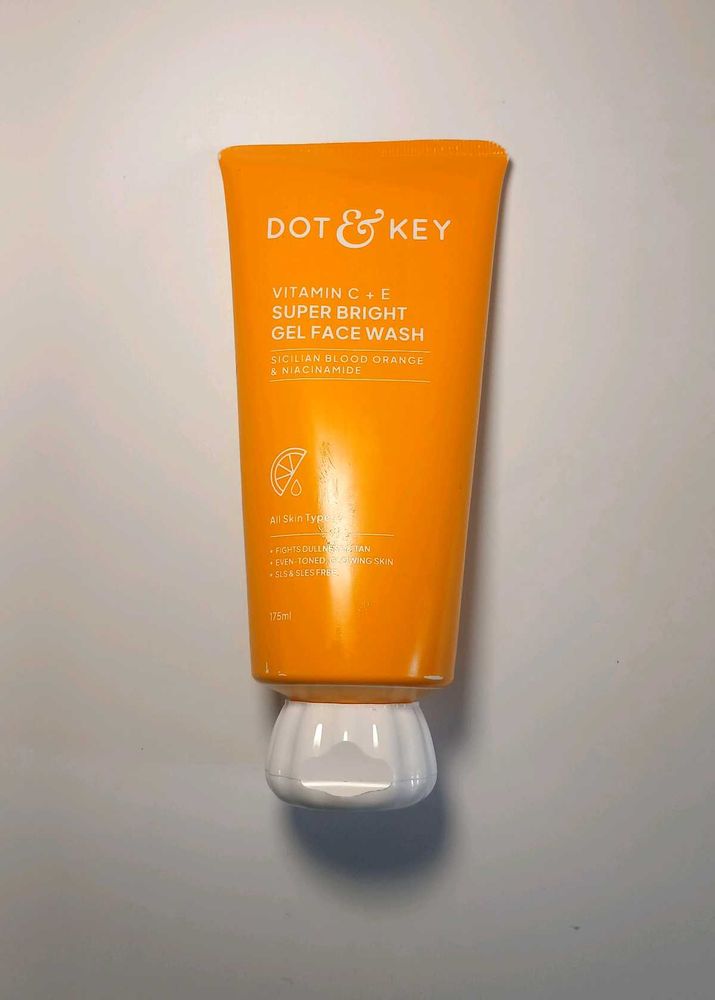 Dot &amp; Key Vitamin C+E Face Wash