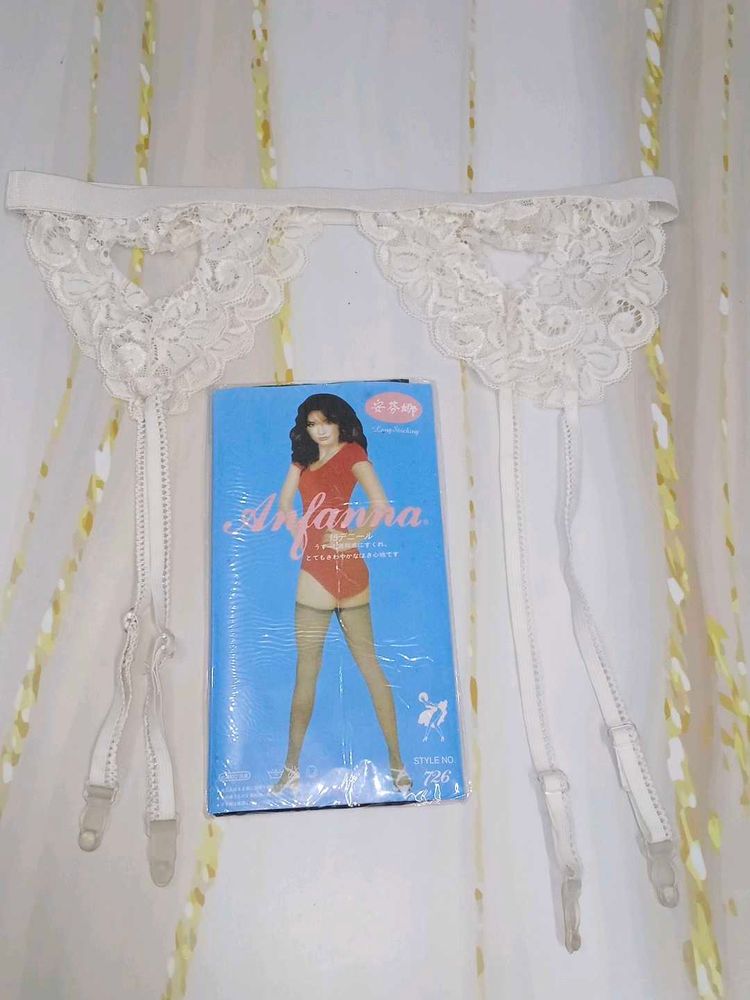 (1300)Vintage Stocking Garters and Hosiery