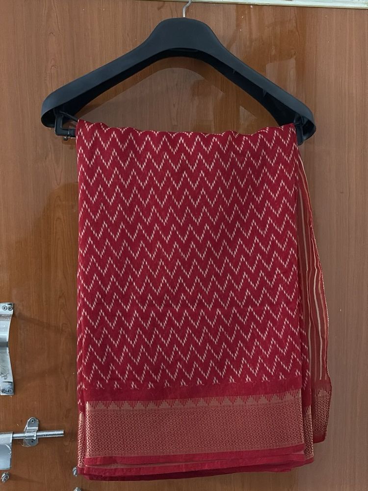 Elegant Red Saree with Zigzag Pattern
