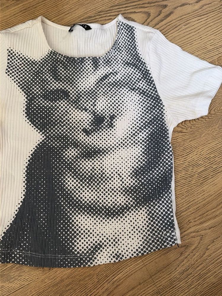 Graphic Print Cropped Top With a Cat 🐱