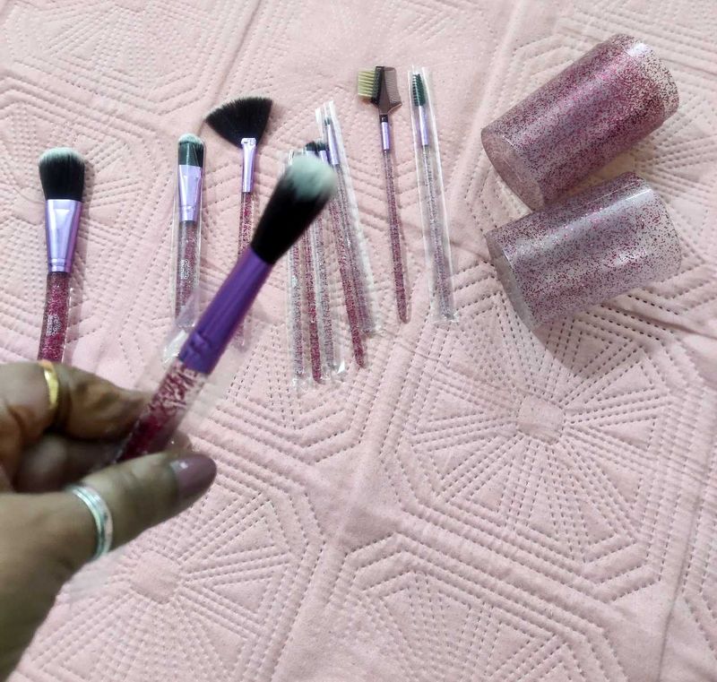 Sparkling Makeup Brush with Holder unused 💫