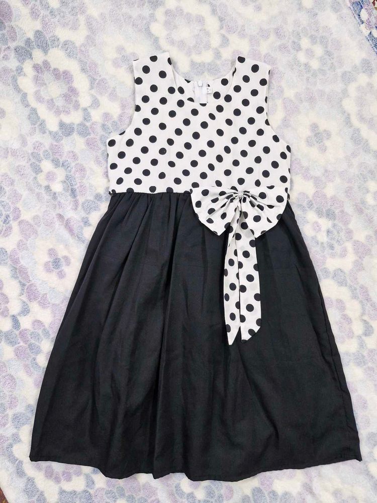 White and Black Dress 9-10y