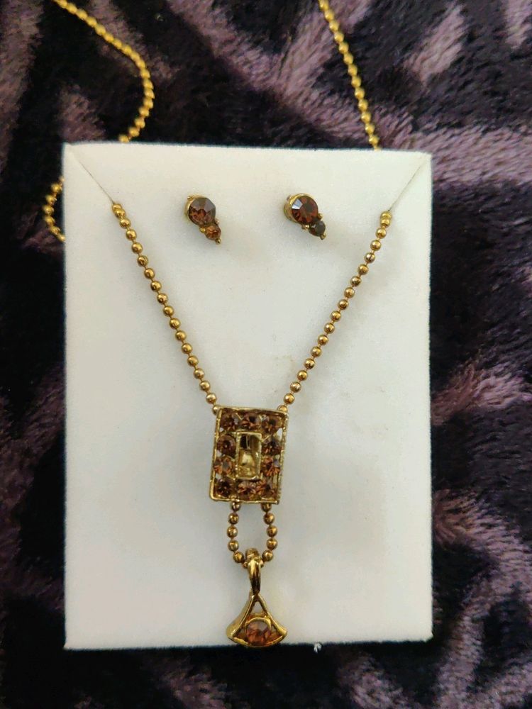 Beautiful Pendant Set With Earrings